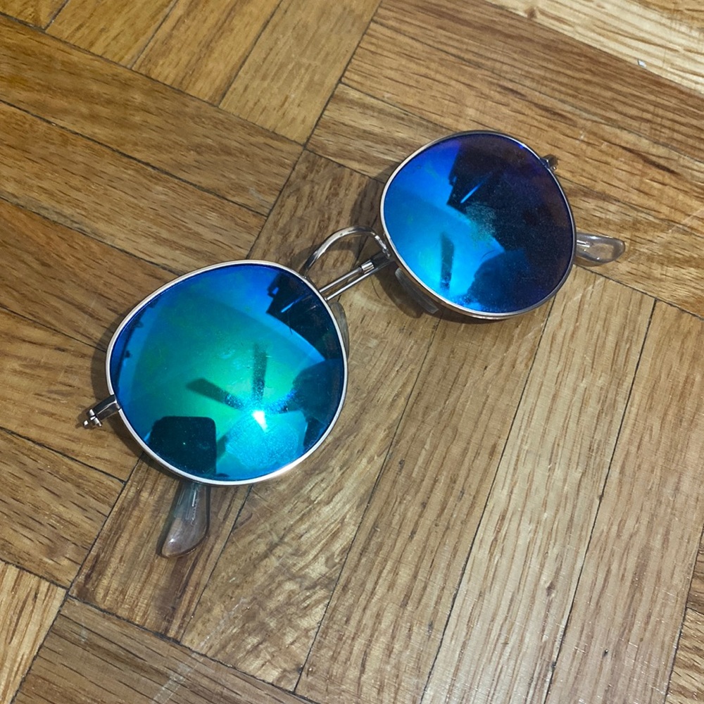 Round frame chrome sunglasses